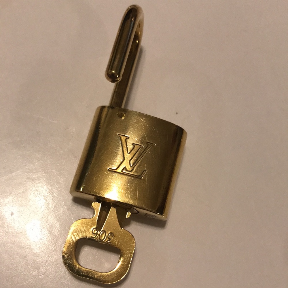 💯Authentic Louis Vuitton Padlock & Key #306